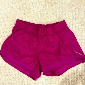 Athleta mesh racer run short 4 size M. Zipper stash pocket.